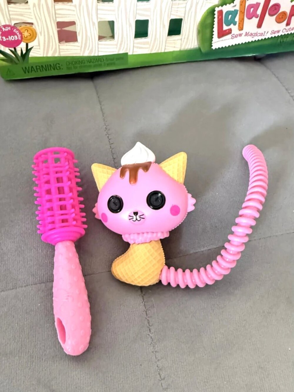 Lalaloopsy Doll Scoops Waffle Cone Silly Hair Pet Cat Toy 10th Anniversary Box - Picture 7 of 15